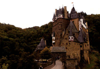 Die Burg Eltz vom Wanderweg aus Fotografiert